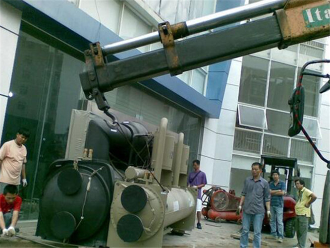 祁连县随车吊和汽车吊的核心区别是什么？哪种更省钱？