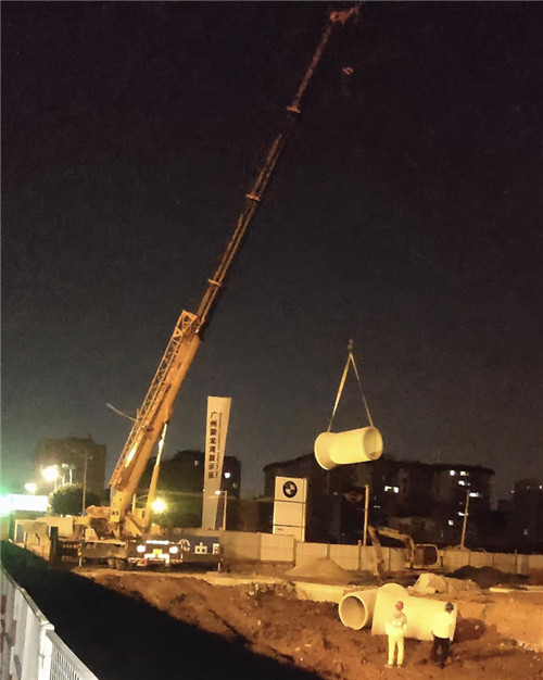 祁连县“弯臂矫正”—— 吊车的 “形变补偿” 技术